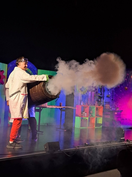 ''Eksperymentalna podróż szalonego naukowca'' - udział w przedstawieniu teatralnym
